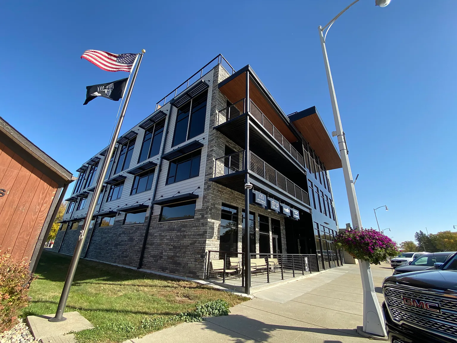 502 Main Apartments — Photo 3