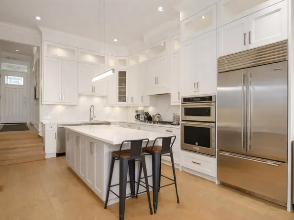 926 Delestre Ave, Coquitlam, BC V3K 2G6