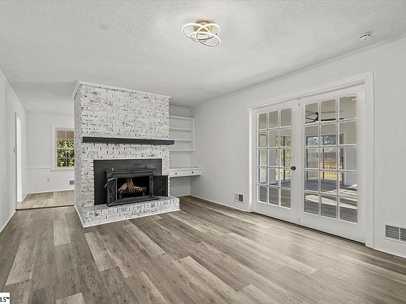 4th image of 305 Weblin St