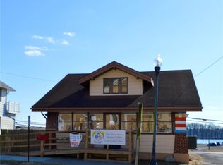101 E Main St, Grafton, IL 62037
