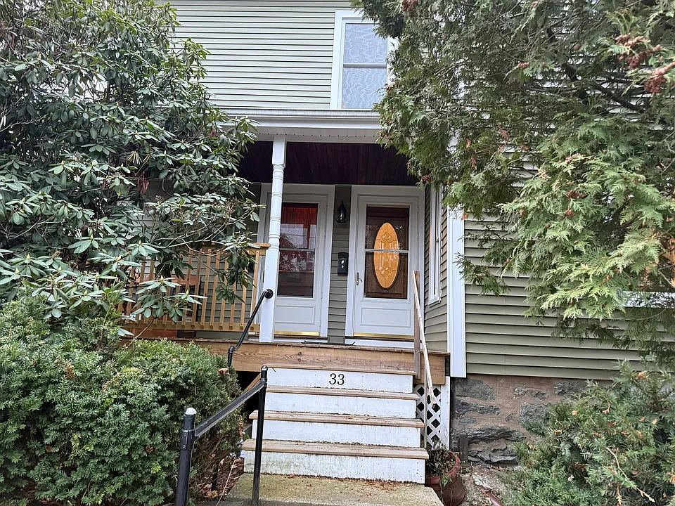 Left door entrance, off street entrance for extra privacy!