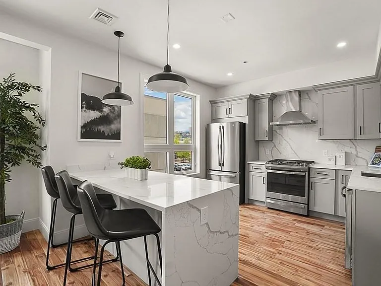 217 D St #3 — Photo 4