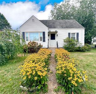 86 Maple Ave, Middletown, RI, 02842