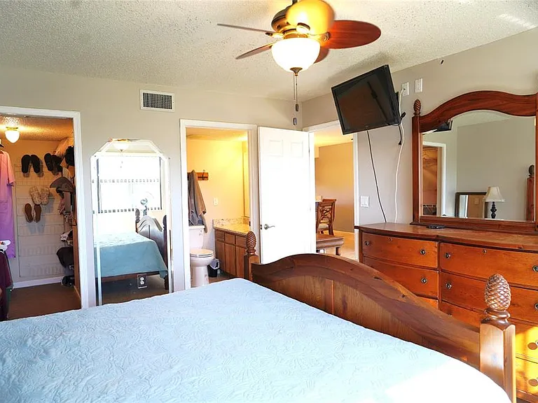 1999 Kings Hwy #23C — Photo 14