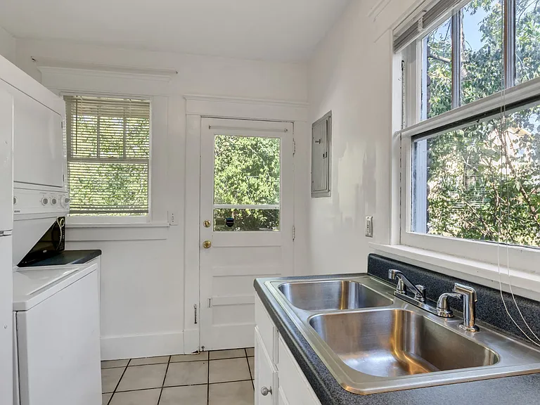 605 Park Cir #B — Photo 22