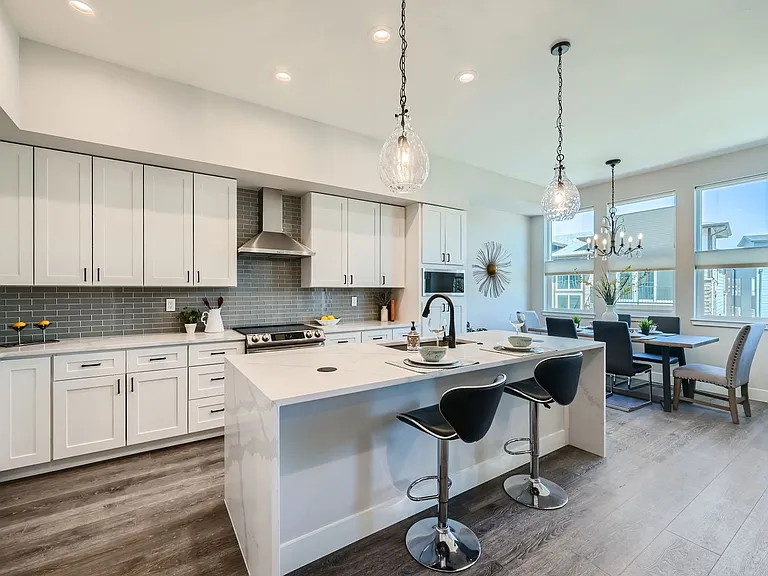 567 Canary Ln — Photo 3