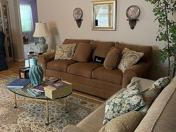 5th image of 102 Butterscotch Ct