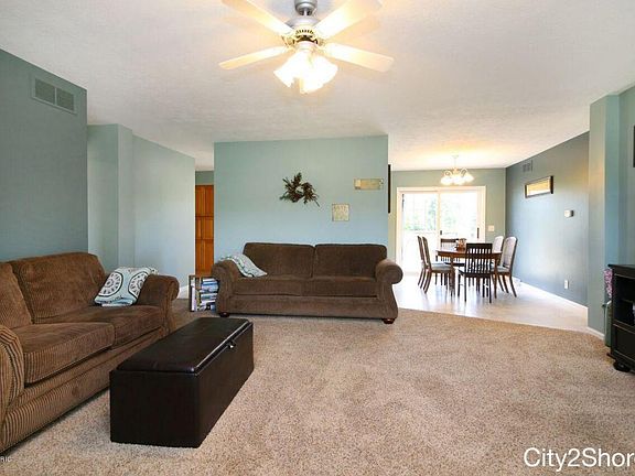 5th image of 5013 Leonard St