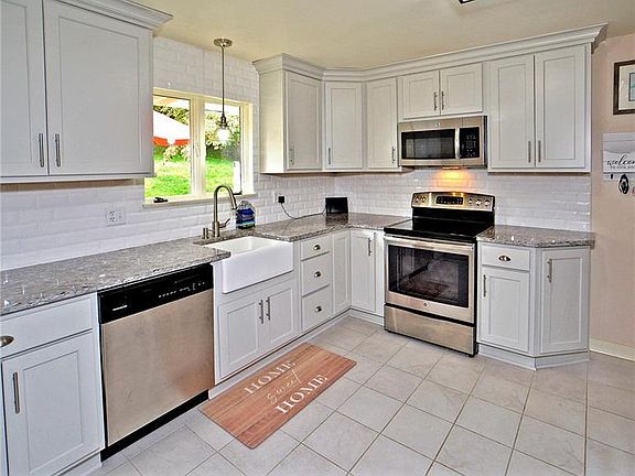 2nd image of 49 Windihill Dr