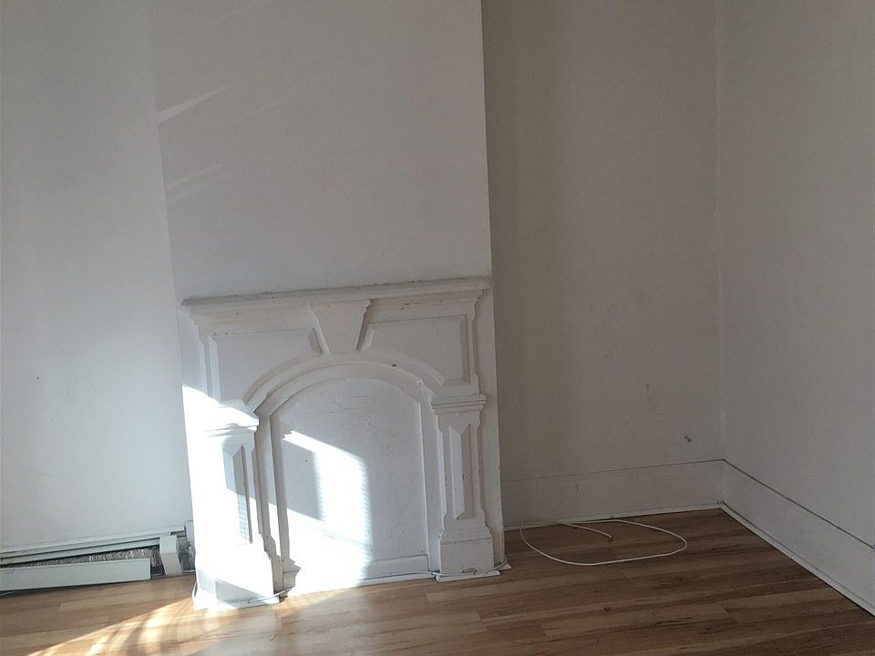 2nd image of 105 Hunter Ave