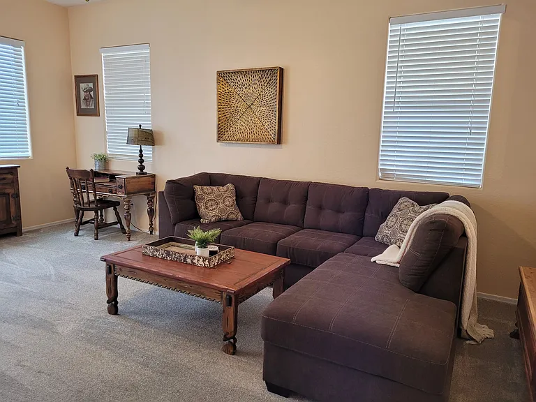 785 W Azure Dr — Photo 4