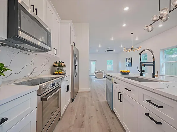 6747 Liverpool St, Houston, TX 77021