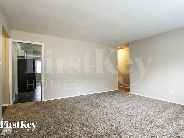 9630 Pepperidge Dr — Photo 2