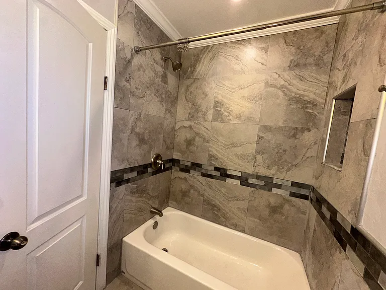 10220 S Van Ness Ave — Photo 16