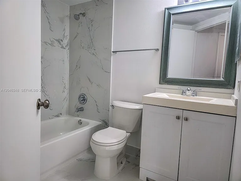 8290 Lake Dr #422 — Photo 7