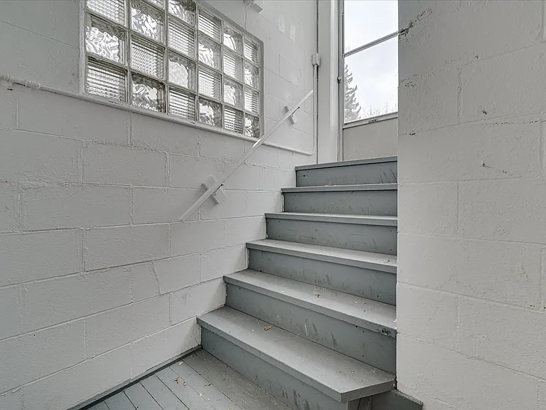 344 Carleton Dr #B — Photo 3
