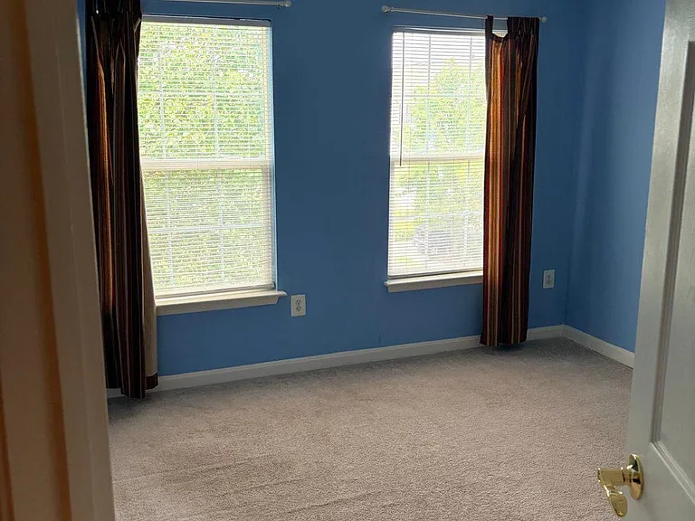 21784 Oakville Ter — Photo 17