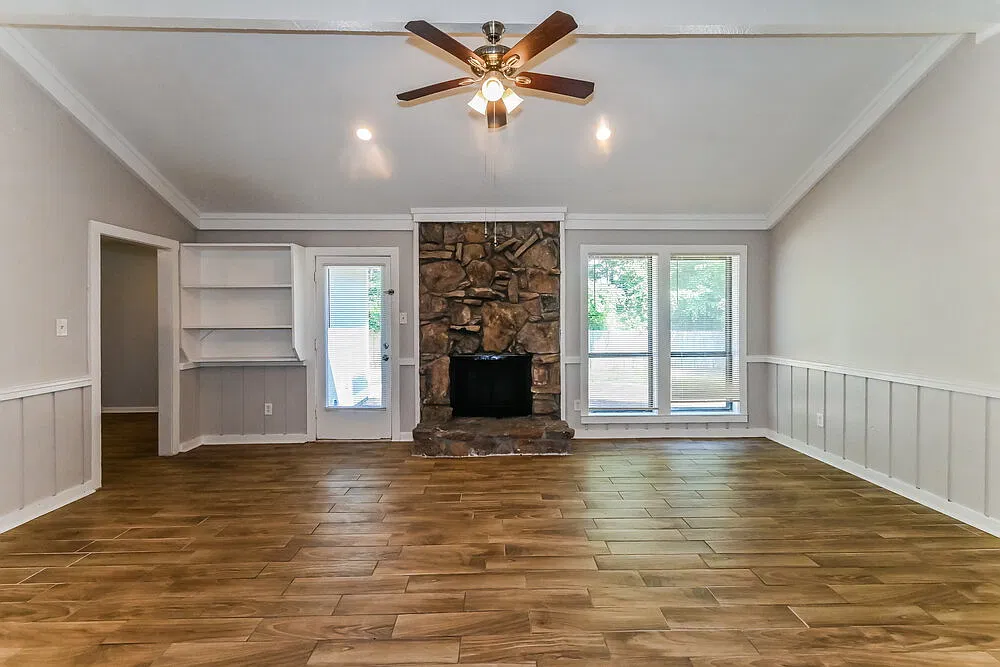 3 bed, 2.0 bath, 1621 sqft, $1,725 — Photo 3