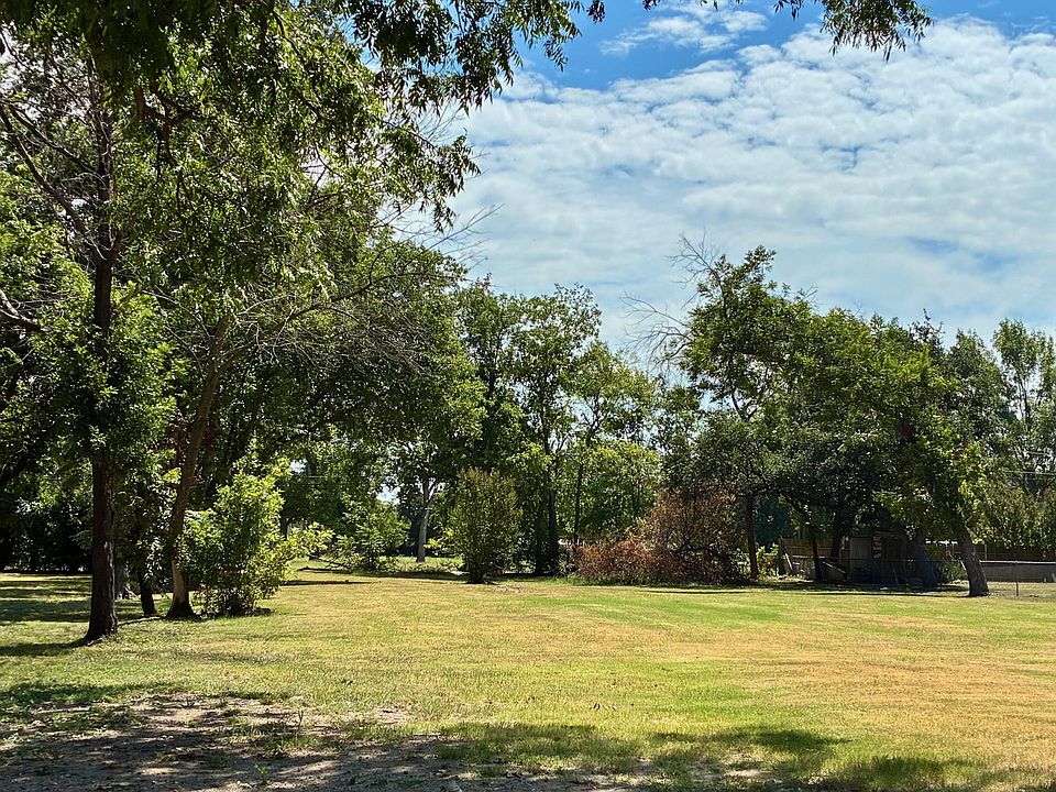 2nd image of 108 Kay Ln