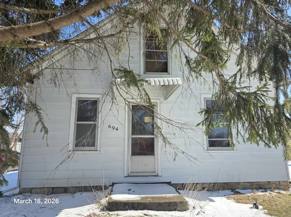 694 Montgomery Ave, East Dubuque, IL 61025