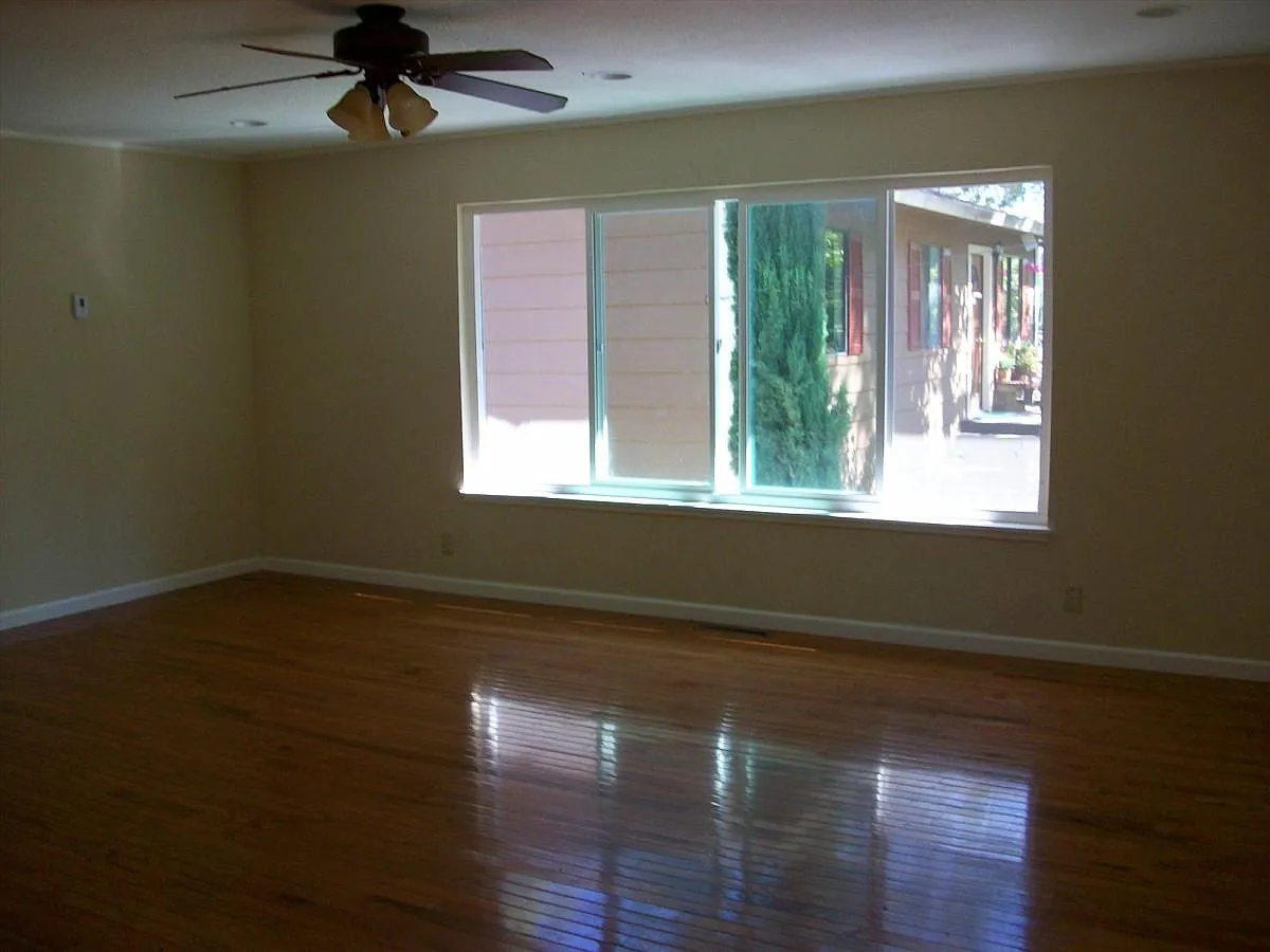 3 bed, $2,800 — Photo 2