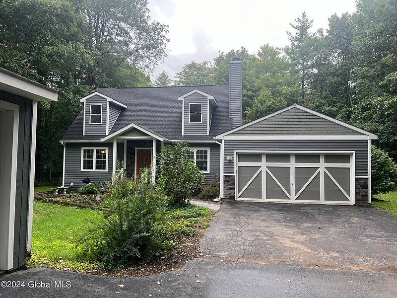 2nd image of 13 Castlewood Drive