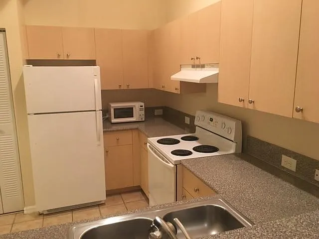 260 Crestwood Cir #102 — Photo 11