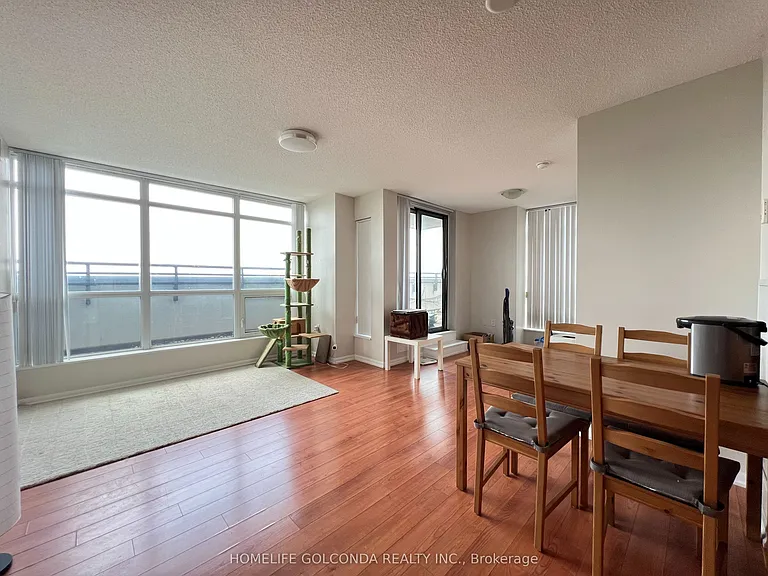 830 Lawrence Ave W #902 — Photo 4