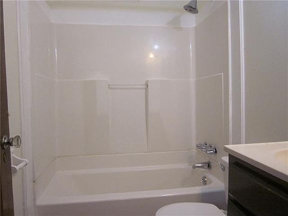 3rd image of 2231 Napoleon Ave #A