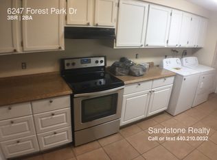 6247 Forest Park Dr, North Ridgeville, OH 44039