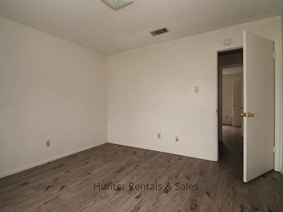 5th image of 1604 Cedarhill Dr APT A