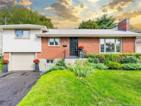 81 Athlone Ave, Moncton, NB E1E 1S4