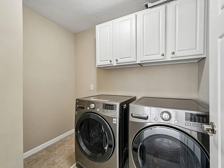 9519 Declaration Dr — Photo 35
