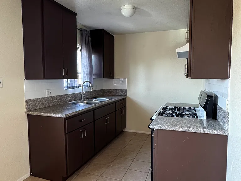 15 W Mountain View St #13 — Photo 5