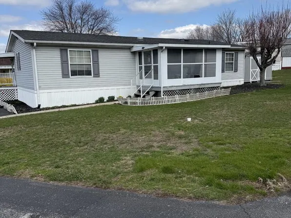 82 Taylor Dr, Ronks, PA 17572