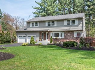 2 Garfield Ln E, Andover, MA 01810