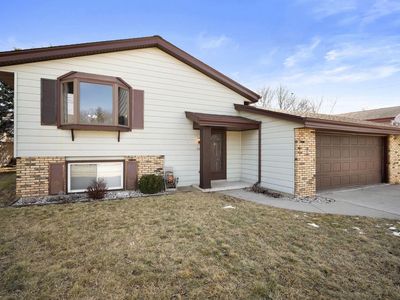 527 Sheridan DRIVE, West Bend, WI, 53095