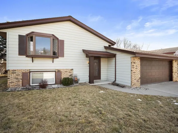 527 Sheridan DRIVE, West Bend, WI 53095