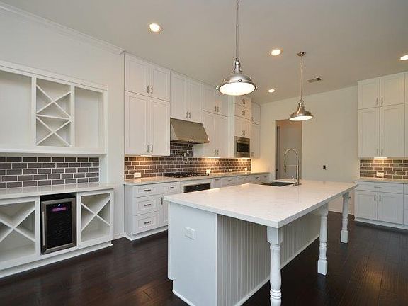 4th image of 1311 Buckingham Way