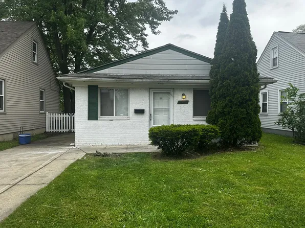 20943 Hollywood St, Harper Woods, MI 48225