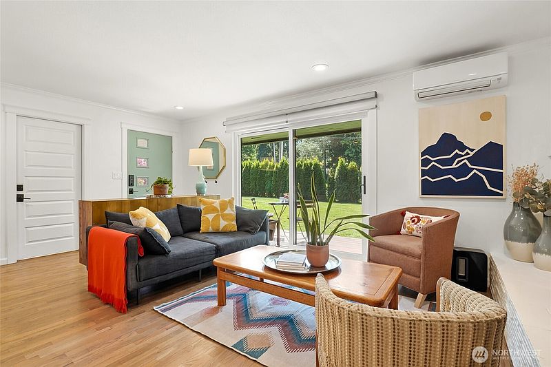 4th image of 17050 NE 95th Street