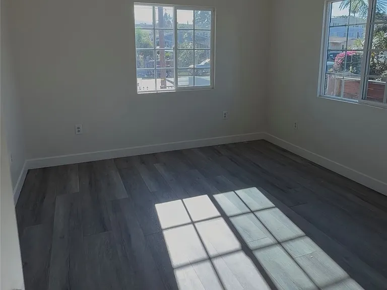 322 S Grand Ave — Photo 5