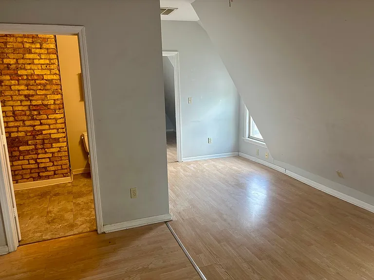 1718-34 E Lafayette Pl — Photo 3