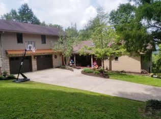 202 Riercliff Rd, Saint Albans, WV 25177