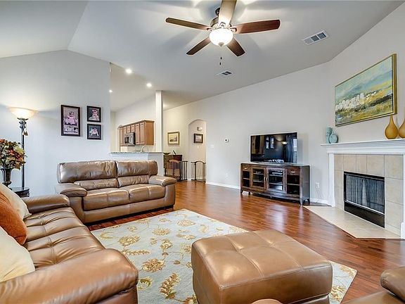 4th image of 4009 Bandice Ln