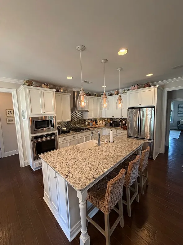 4 bed, 4.5 bath, 3000 sqft, $4,200 — Photo 2