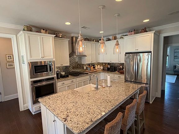 2nd image of 1081 Golf View Ln
