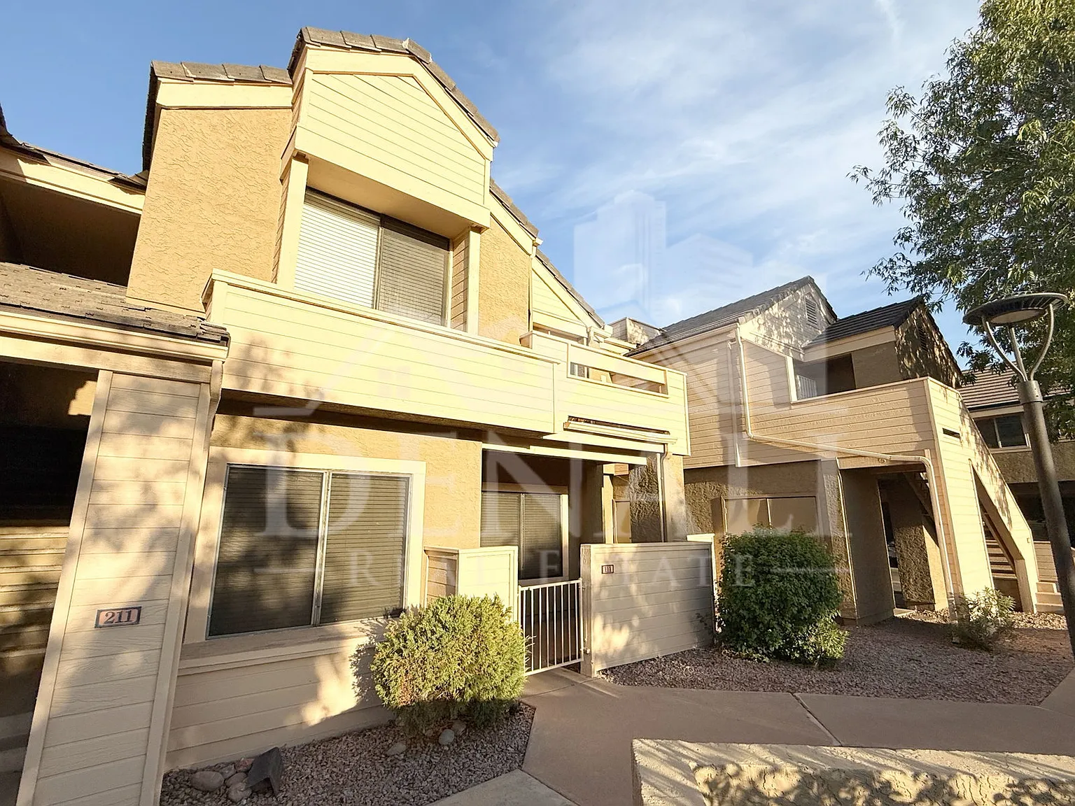 2 bed, 2.0 bath, 999 sqft, $1,395 — Photo 2
