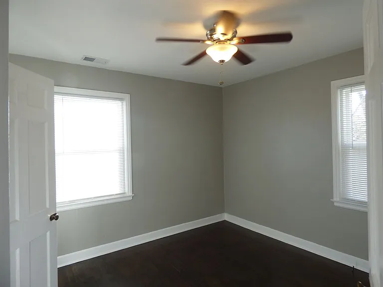 206 Broadview Dr — Photo 16