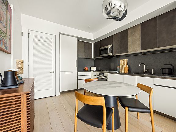 3rd image of 11 Hoyt St APT 52B